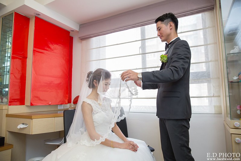 [高雄婚攝] 任緯＆怡萱 婚禮紀錄｜夢時代雅悅會館晶鑽廳