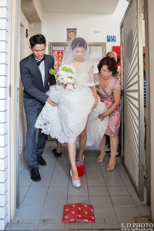 [高雄婚攝] 任緯＆怡萱 婚禮紀錄｜夢時代雅悅會館晶鑽廳