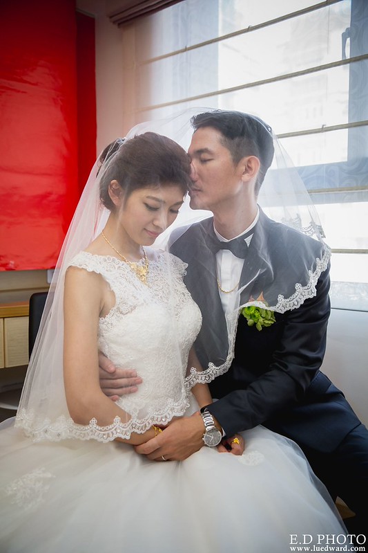 [高雄婚攝] 任緯＆怡萱 婚禮紀錄｜夢時代雅悅會館晶鑽廳