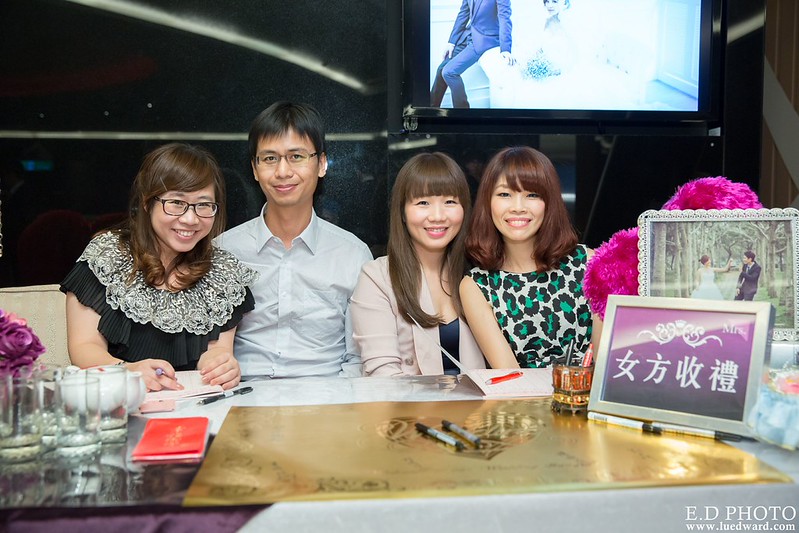 [高雄婚攝] 任緯＆怡萱 婚禮紀錄｜夢時代雅悅會館晶鑽廳