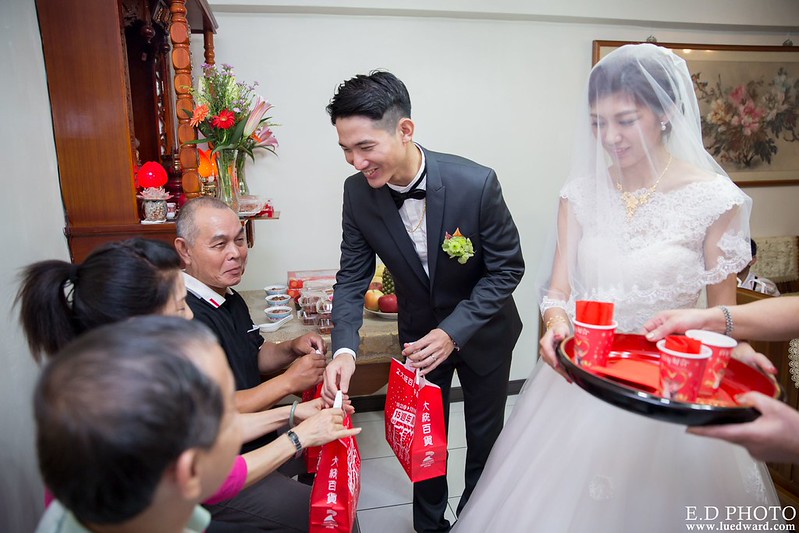 [高雄婚攝] 任緯＆怡萱 婚禮紀錄｜夢時代雅悅會館晶鑽廳