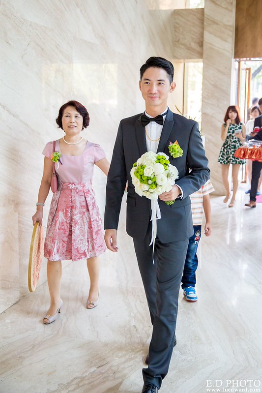 [高雄婚攝] 任緯＆怡萱 婚禮紀錄｜夢時代雅悅會館晶鑽廳