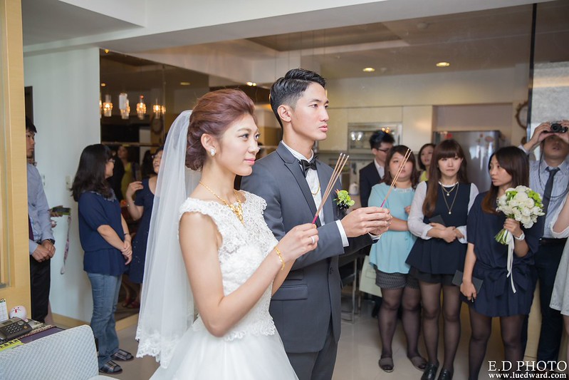 [高雄婚攝] 任緯＆怡萱 婚禮紀錄｜夢時代雅悅會館晶鑽廳