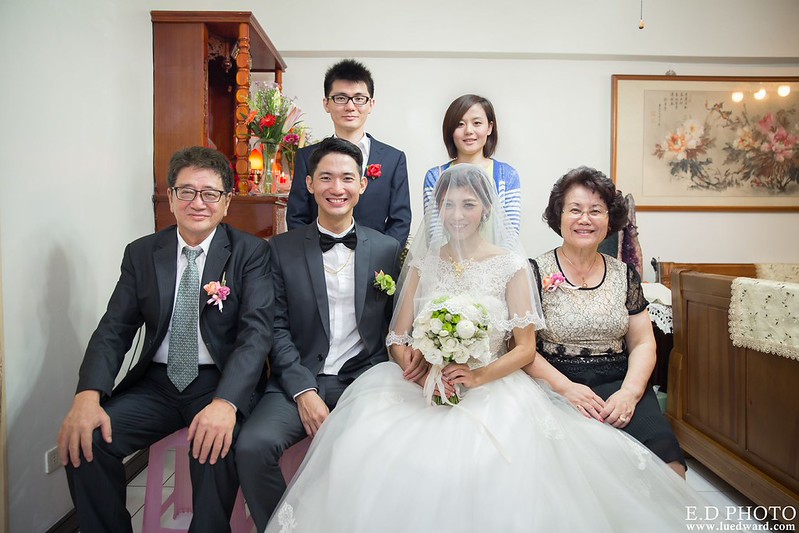 [高雄婚攝] 任緯＆怡萱 婚禮紀錄｜夢時代雅悅會館晶鑽廳