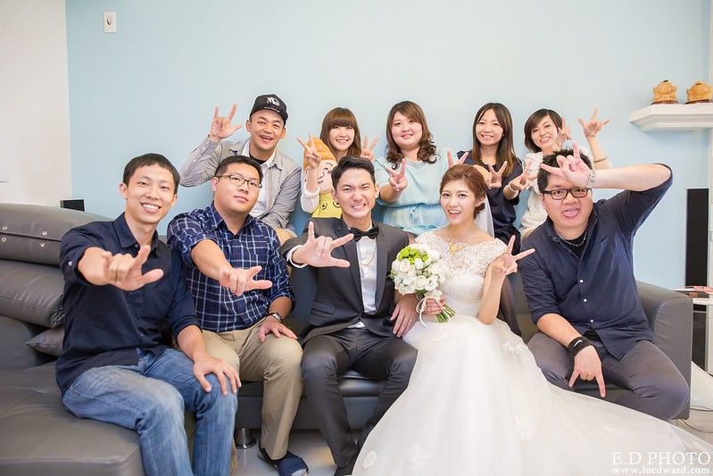 [高雄婚攝] 任緯＆怡萱 婚禮紀錄｜夢時代雅悅會館晶鑽廳