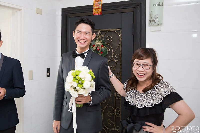 [高雄婚攝] 任緯＆怡萱 婚禮紀錄｜夢時代雅悅會館晶鑽廳