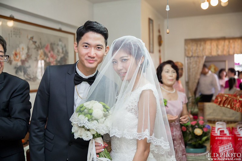 [高雄婚攝] 任緯＆怡萱 婚禮紀錄｜夢時代雅悅會館晶鑽廳