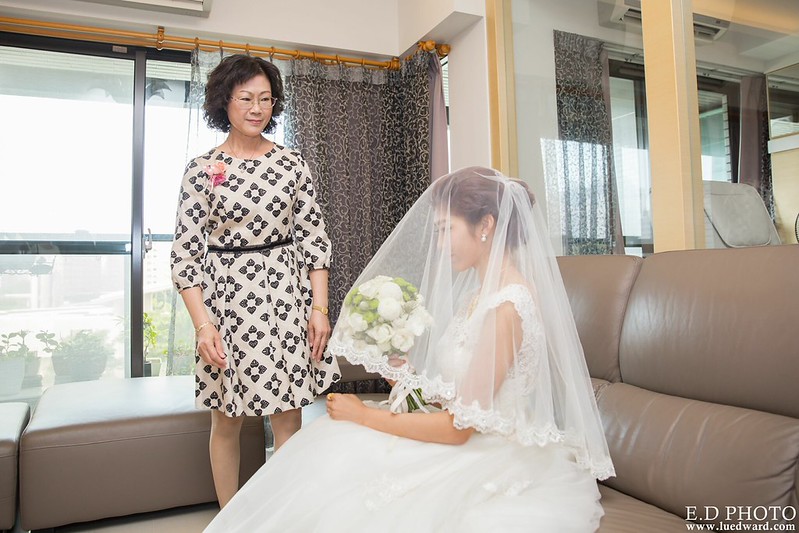[高雄婚攝] 任緯＆怡萱 婚禮紀錄｜夢時代雅悅會館晶鑽廳