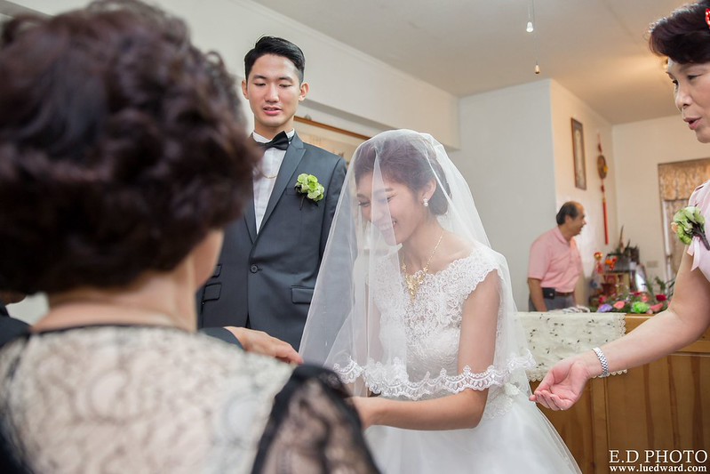[高雄婚攝] 任緯＆怡萱 婚禮紀錄｜夢時代雅悅會館晶鑽廳