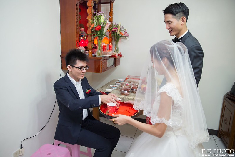 [高雄婚攝] 任緯＆怡萱 婚禮紀錄｜夢時代雅悅會館晶鑽廳