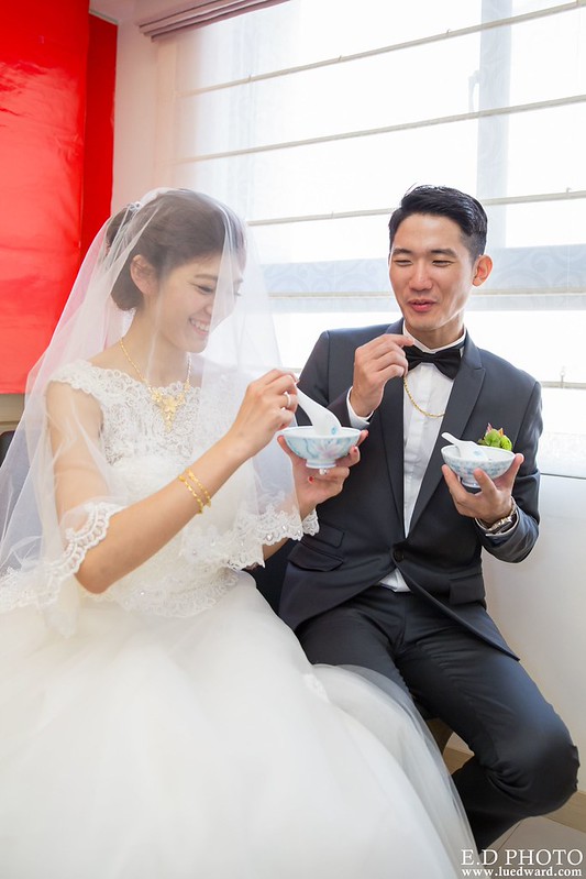 [高雄婚攝] 任緯＆怡萱 婚禮紀錄｜夢時代雅悅會館晶鑽廳