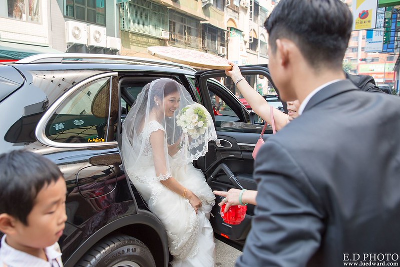 [高雄婚攝] 任緯＆怡萱 婚禮紀錄｜夢時代雅悅會館晶鑽廳