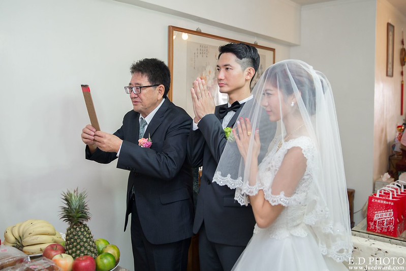 [高雄婚攝] 任緯＆怡萱 婚禮紀錄｜夢時代雅悅會館晶鑽廳