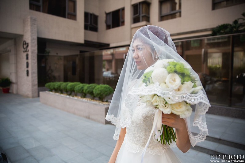[高雄婚攝] 任緯＆怡萱 婚禮紀錄｜夢時代雅悅會館晶鑽廳