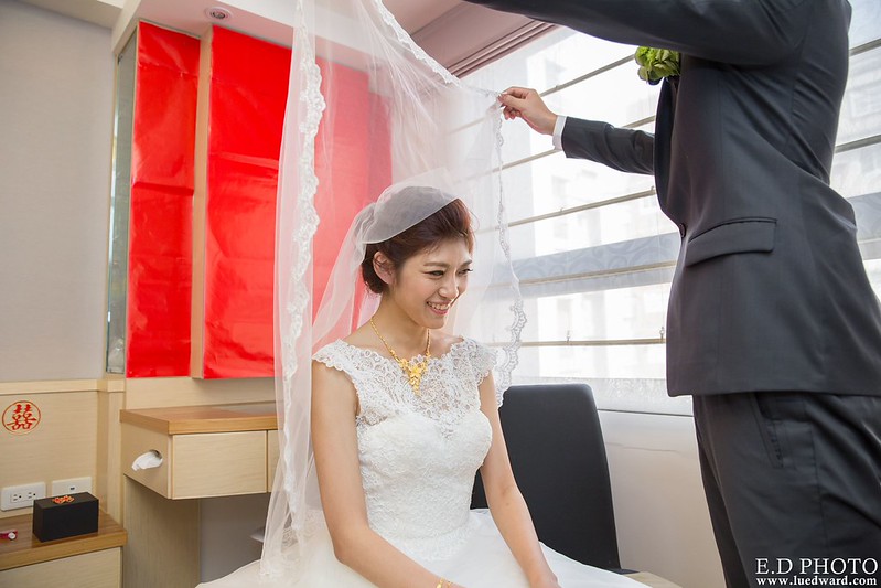 [高雄婚攝] 任緯＆怡萱 婚禮紀錄｜夢時代雅悅會館晶鑽廳