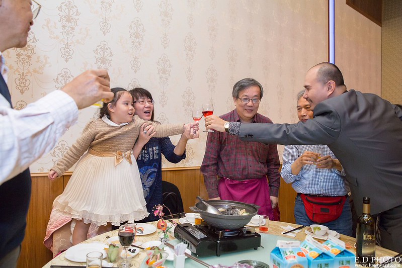 [高雄婚攝] 駿業＆宛凌 婚禮紀錄｜岡山海中鮮