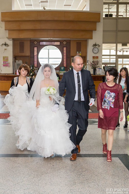 [高雄婚攝] 駿業＆宛凌 婚禮紀錄｜岡山海中鮮