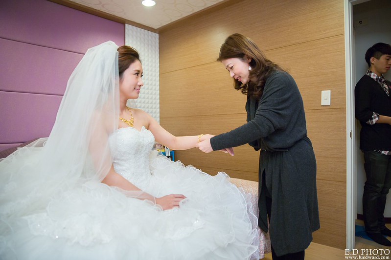 [高雄婚攝] 駿業＆宛凌 婚禮紀錄｜岡山海中鮮