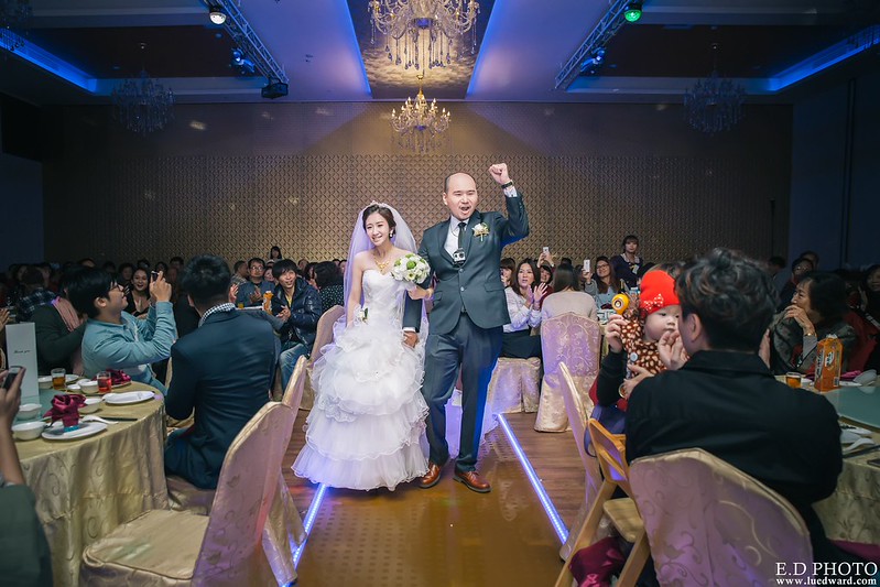 [高雄婚攝] 駿業＆宛凌 婚禮紀錄｜岡山海中鮮
