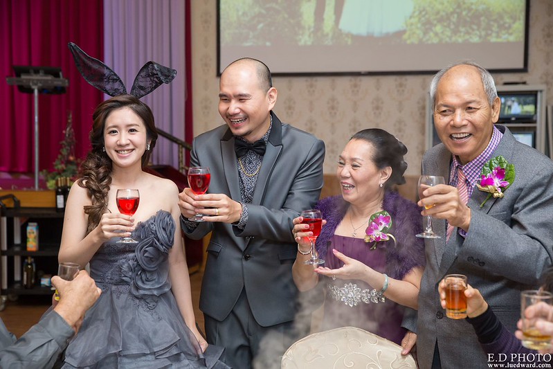 [高雄婚攝] 駿業＆宛凌 婚禮紀錄｜岡山海中鮮