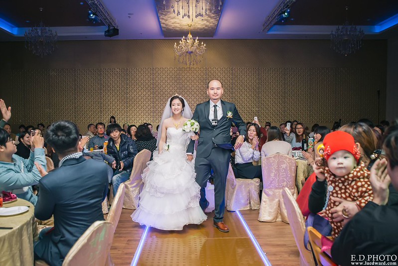 [高雄婚攝] 駿業＆宛凌 婚禮紀錄｜岡山海中鮮