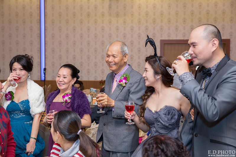 [高雄婚攝] 駿業＆宛凌 婚禮紀錄｜岡山海中鮮