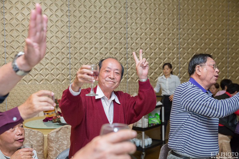 [高雄婚攝] 駿業＆宛凌 婚禮紀錄｜岡山海中鮮