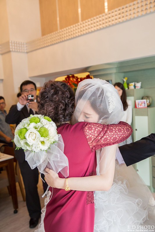 [高雄婚攝] 駿業＆宛凌 婚禮紀錄｜岡山海中鮮