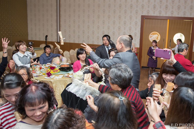 [高雄婚攝] 駿業＆宛凌 婚禮紀錄｜岡山海中鮮