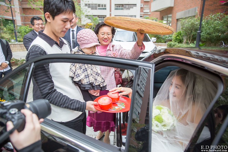 [高雄婚攝] 駿業＆宛凌 婚禮紀錄｜岡山海中鮮