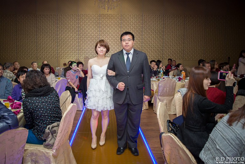[高雄婚攝] 駿業＆宛凌 婚禮紀錄｜岡山海中鮮
