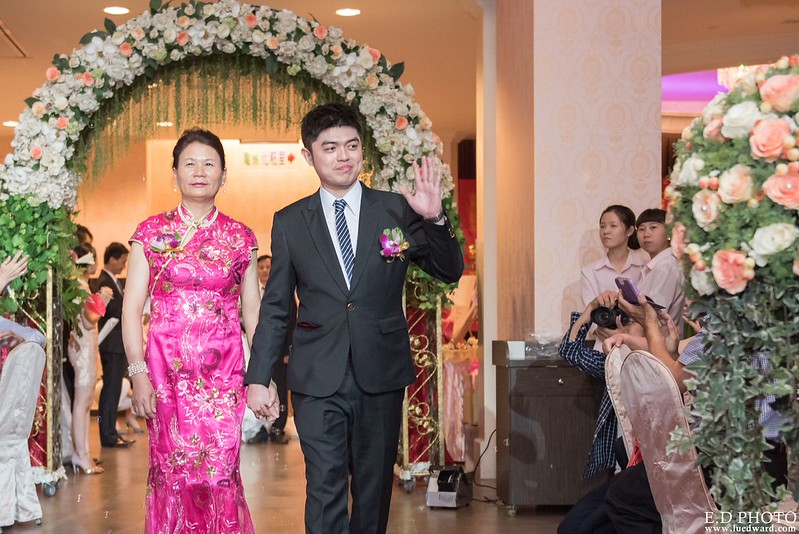 [台南婚攝] 延澤＆宜臻 婚禮紀錄｜富霖華平宴會館