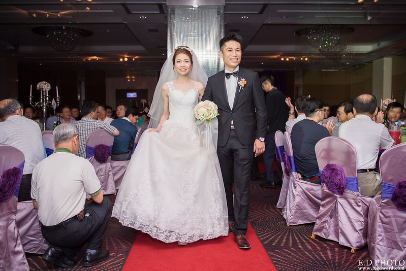[高雄婚攝] 賢鈞＆郁芬 婚禮紀錄｜漢神巨蛋冠鶴廳