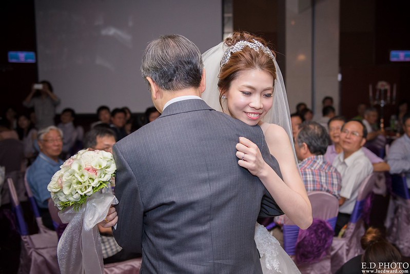 [高雄婚攝] 賢鈞＆郁芬 婚禮紀錄｜漢神巨蛋冠鶴廳