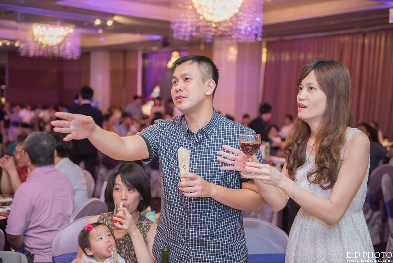 [高雄婚攝] 賢鈞＆郁芬 婚禮紀錄｜漢神巨蛋冠鶴廳