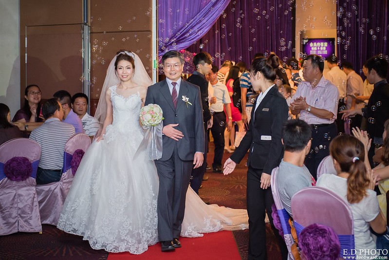 [高雄婚攝] 賢鈞＆郁芬 婚禮紀錄｜漢神巨蛋冠鶴廳