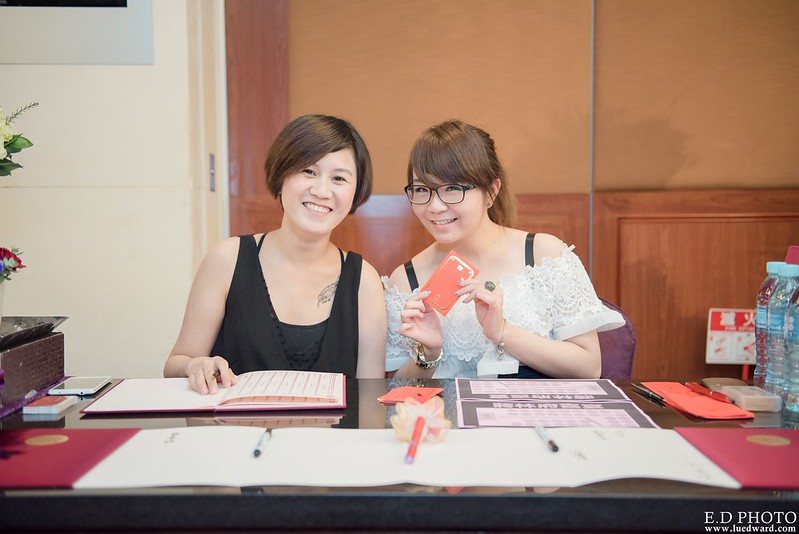 [高雄婚攝] 賢鈞＆郁芬 婚禮紀錄｜漢神巨蛋冠鶴廳