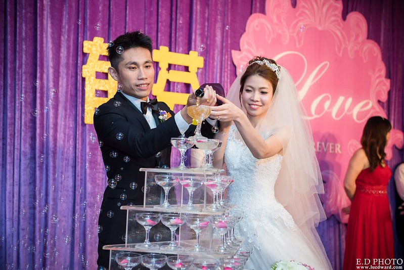 [高雄婚攝] 賢鈞＆郁芬 婚禮紀錄｜漢神巨蛋冠鶴廳