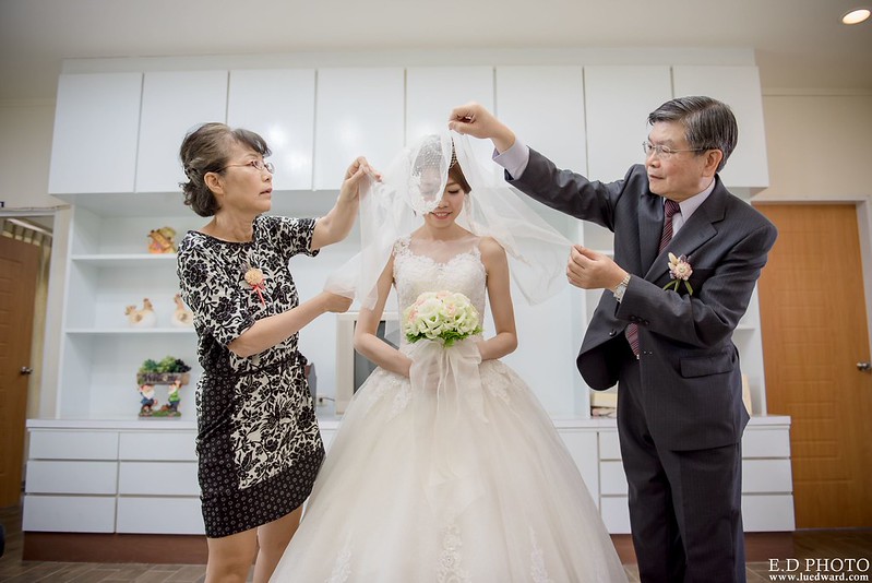 [高雄婚攝] 賢鈞＆郁芬 婚禮紀錄｜漢神巨蛋冠鶴廳