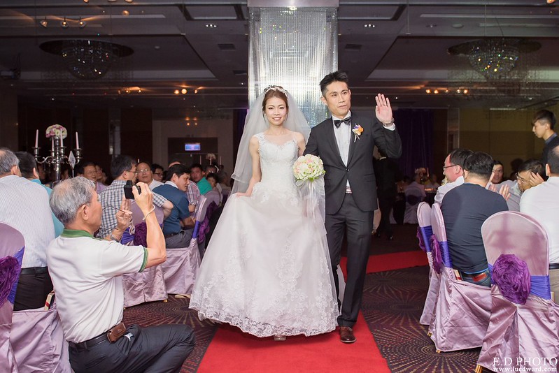 [高雄婚攝] 賢鈞＆郁芬 婚禮紀錄｜漢神巨蛋冠鶴廳