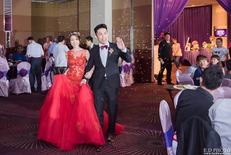 [高雄婚攝] 賢鈞＆郁芬 婚禮紀錄｜漢神巨蛋冠鶴廳
