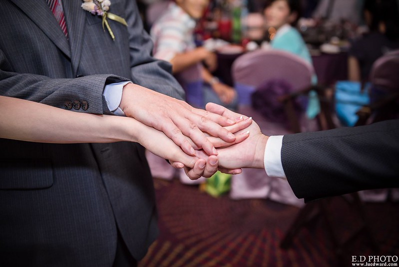 [高雄婚攝] 賢鈞＆郁芬 婚禮紀錄｜漢神巨蛋冠鶴廳