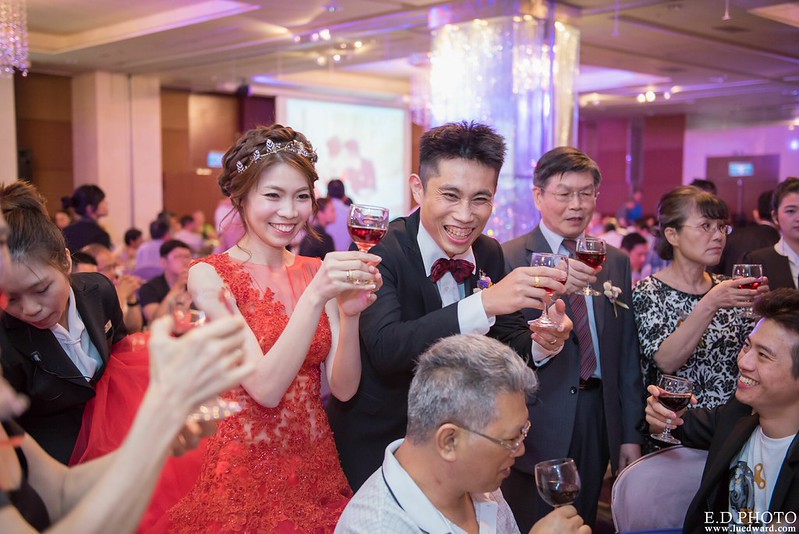 [高雄婚攝] 賢鈞＆郁芬 婚禮紀錄｜漢神巨蛋冠鶴廳