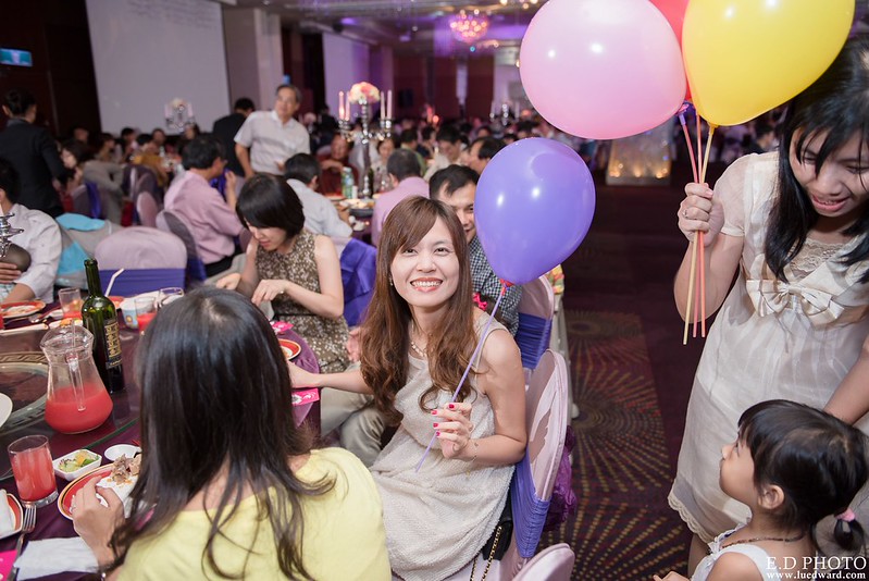 [高雄婚攝] 賢鈞＆郁芬 婚禮紀錄｜漢神巨蛋冠鶴廳