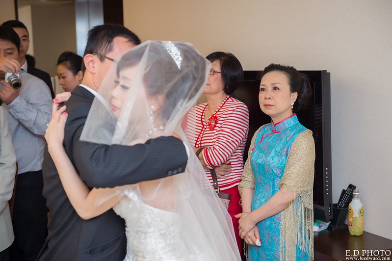 [高雄婚攝] 裕善＆梵芳 婚禮紀錄｜寒軒陽明店