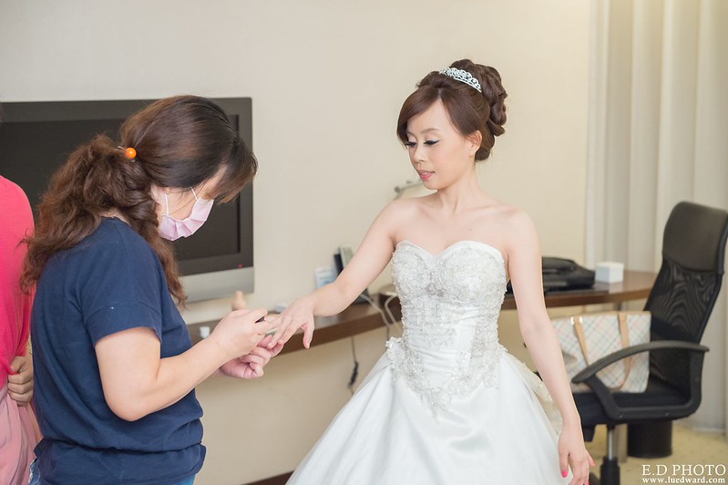 [高雄婚攝] 裕善＆梵芳 婚禮紀錄｜寒軒陽明店