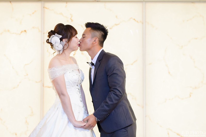 [高雄婚攝] 孝賢＆思怡  婚禮紀錄｜福華大飯店彩晶宮