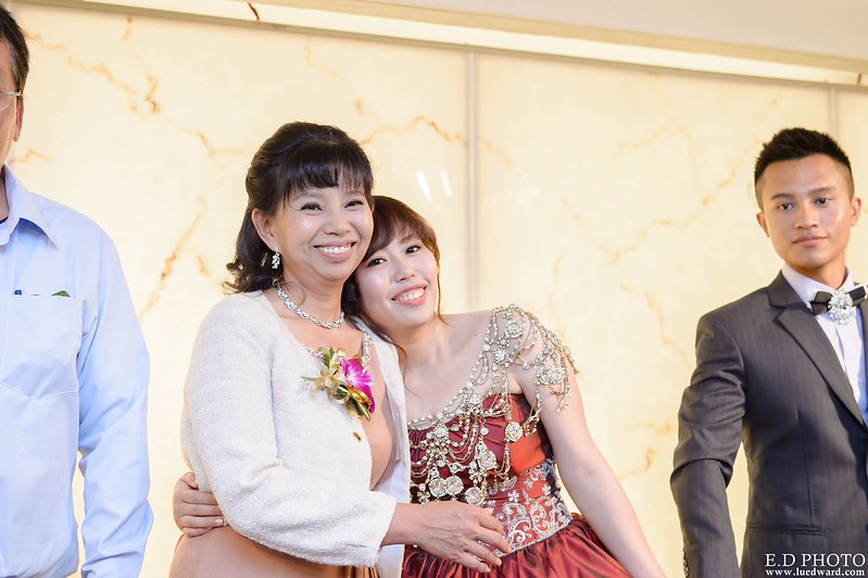 [高雄婚攝] 孝賢＆思怡  婚禮紀錄｜福華大飯店彩晶宮