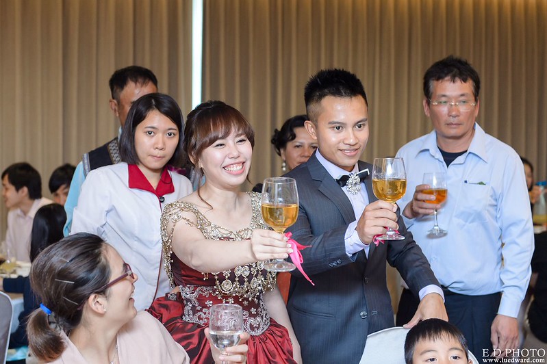 [高雄婚攝] 孝賢＆思怡  婚禮紀錄｜福華大飯店彩晶宮