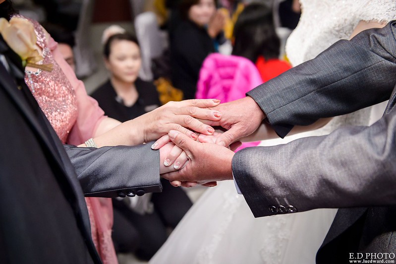[台南婚攝] Hom＆Charlene  婚禮紀錄｜台南商務會館